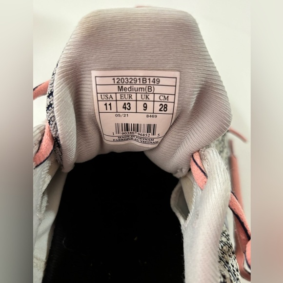 Brooks Adrenaline GTS 21 Running Shoes Navy and White with Salmon Pink Sole 11W - Picture 6 of 9